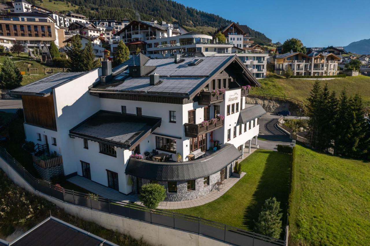 Appartements Alexander Fiss Exteriör bild
